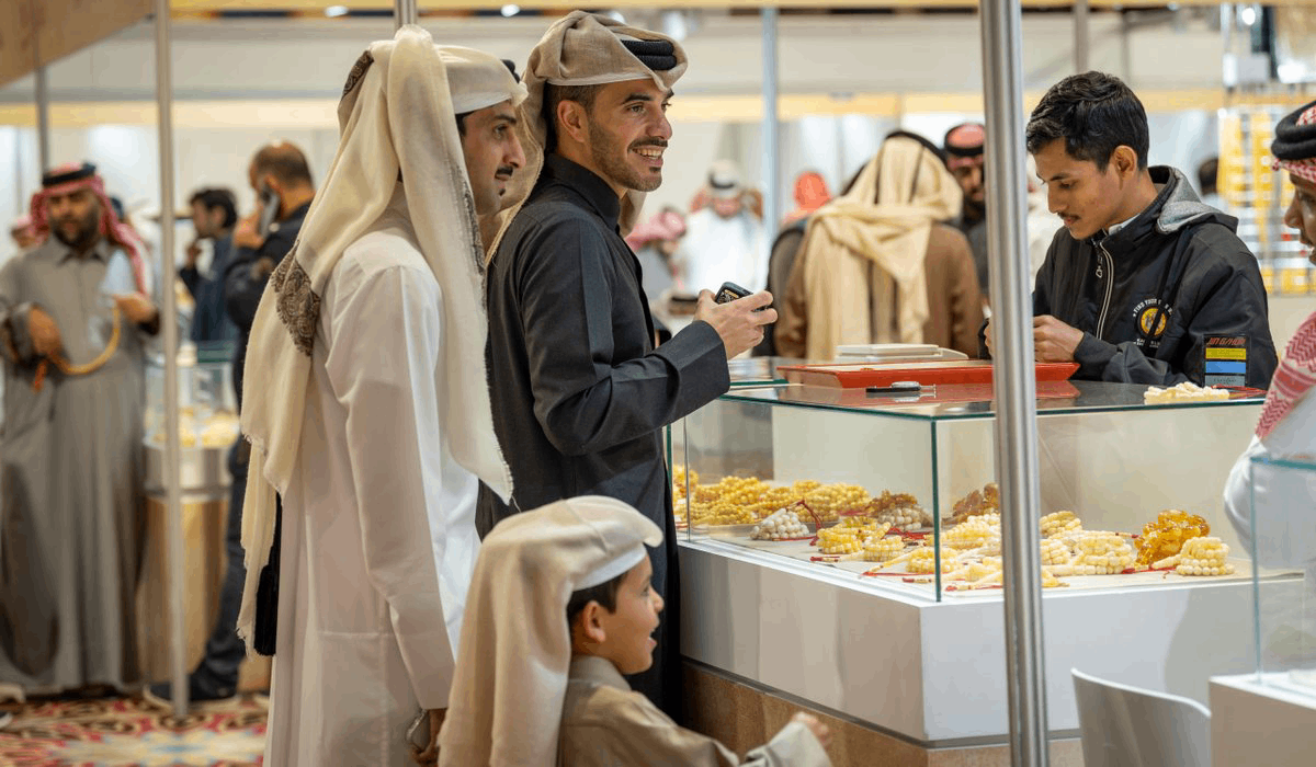 Sixth Katara Amber Exhibition Concludes